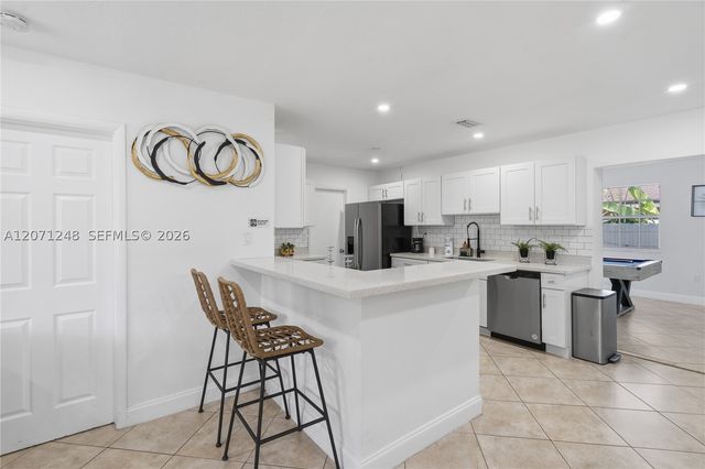 1298 NE 199th St, Miami, FL 33179