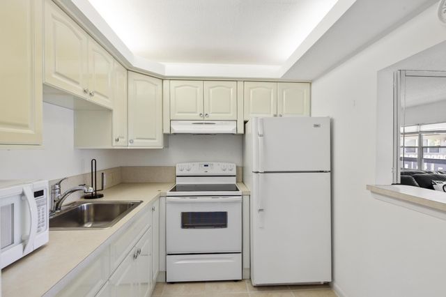 146 Suffolk D 146, Boca Raton, FL 33434