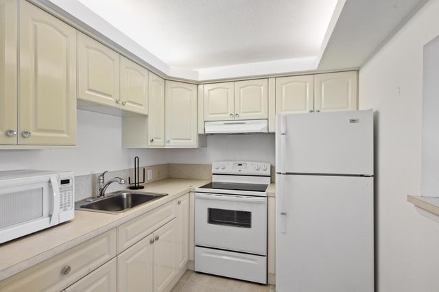 146 Suffolk D 146, Boca Raton, FL 33434