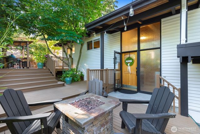 11123 34th Place SW, Seattle, WA 98146