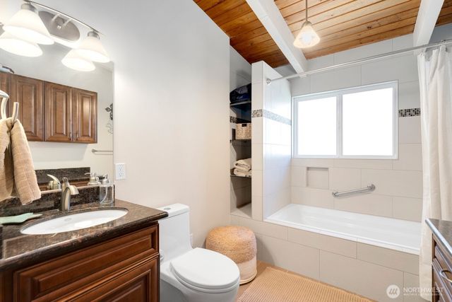 11123 34th Place SW, Seattle, WA 98146