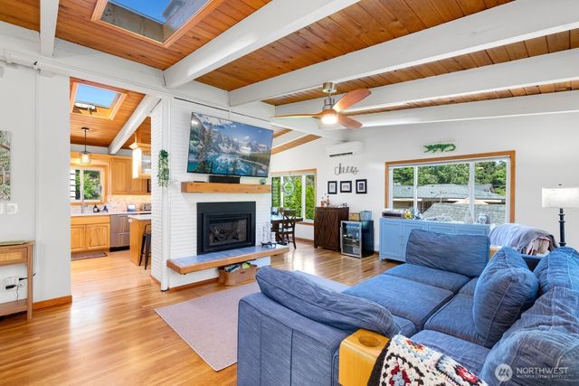 11123 34th Place SW, Seattle, WA 98146