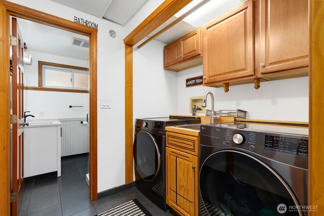 11123 34th Place SW, Seattle, WA 98146