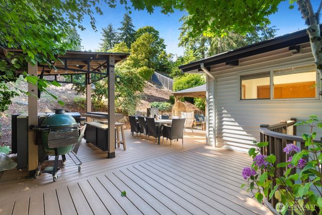 11123 34th Place SW, Seattle, WA 98146