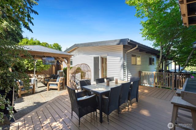 11123 34th Place SW, Seattle, WA 98146