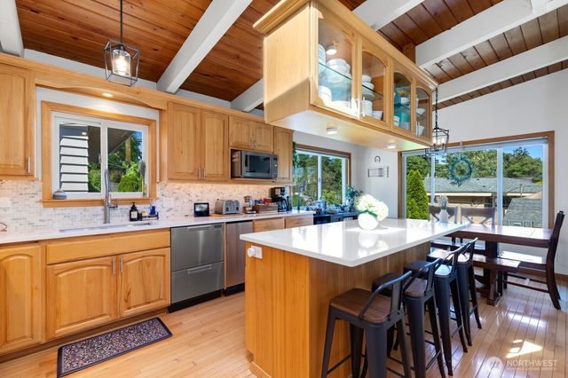 11123 34th Place SW, Seattle, WA 98146