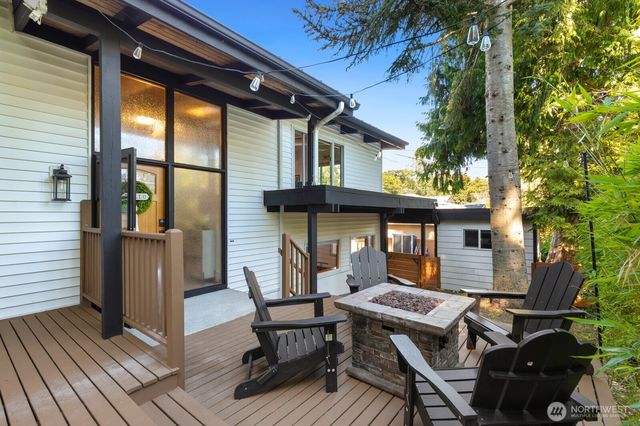 11123 34th Place SW, Seattle, WA 98146