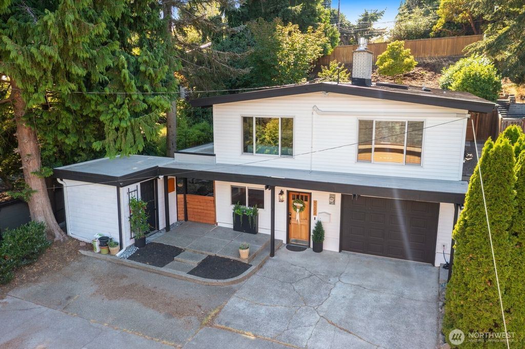 11123 34th Place SW, Seattle, WA 98146