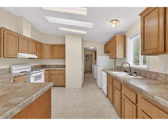 214 S 2ND Ave, Rockaway Beach, OR 97136