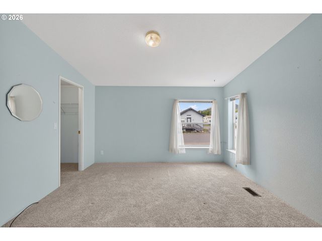 214 S 2ND Ave, Rockaway Beach, OR 97136