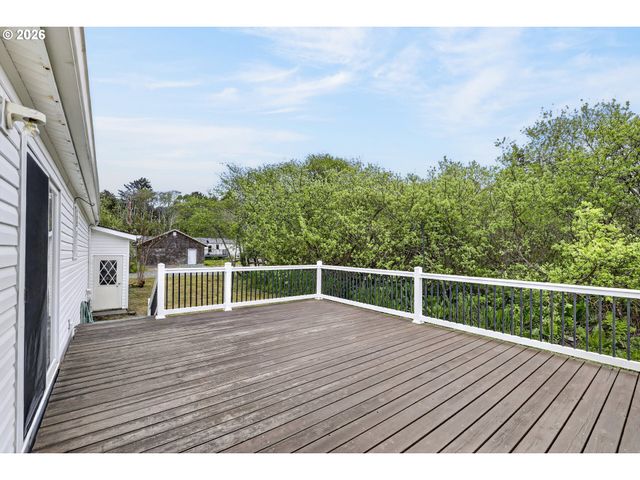 214 S 2ND Ave, Rockaway Beach, OR 97136