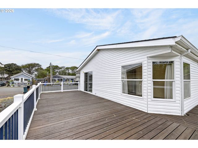 214 S 2ND Ave, Rockaway Beach, OR 97136