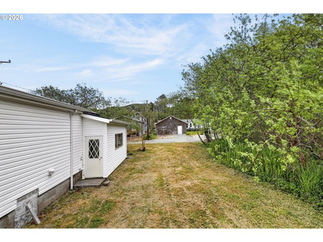 214 S 2ND Ave, Rockaway Beach, OR 97136