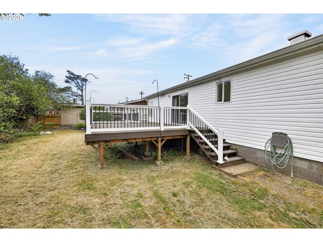 214 S 2ND Ave, Rockaway Beach, OR 97136