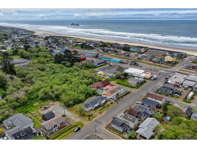 214 S 2ND Ave, Rockaway Beach, OR 97136