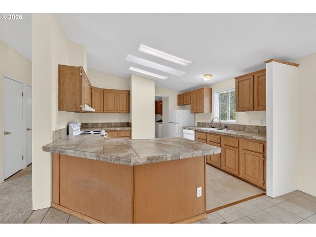 214 S 2ND Ave, Rockaway Beach, OR 97136