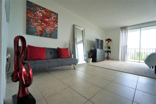12500 NE 15TH Avenue 614, North Miami, FL 33161