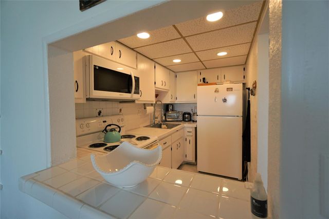 12500 NE 15TH Avenue 614, North Miami, FL 33161