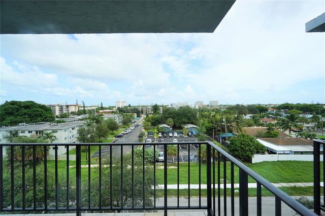 12500 NE 15TH Avenue 614, North Miami, FL 33161