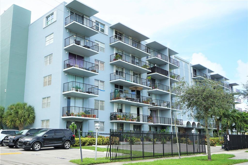 12500 NE 15TH Avenue 614, North Miami, FL 33161