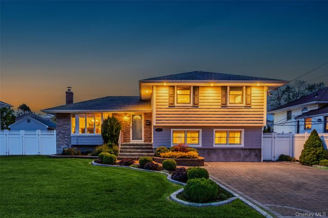27 Nottinghill Drive, Massapequa, NY 11758