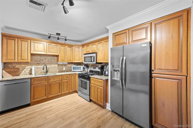 27 Nottinghill Drive, Massapequa, NY 11758