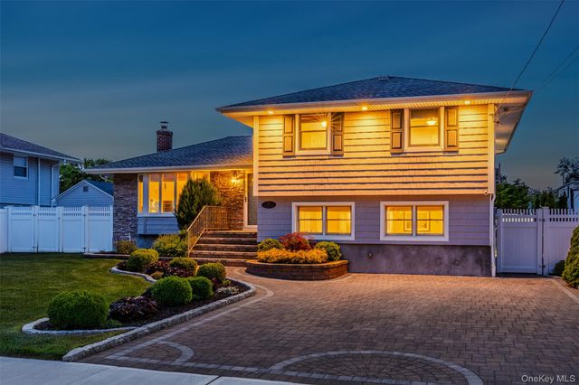 27 Nottinghill Drive, Massapequa, NY 11758