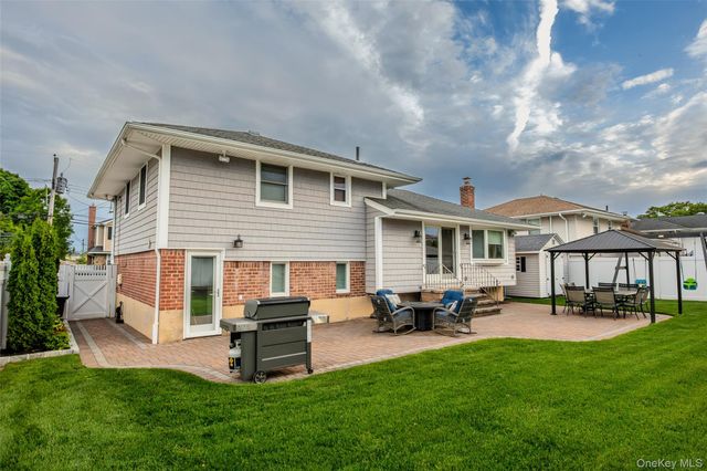 27 Nottinghill Drive, Massapequa, NY 11758