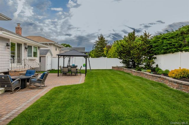 27 Nottinghill Drive, Massapequa, NY 11758