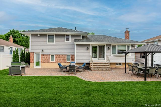 27 Nottinghill Drive, Massapequa, NY 11758