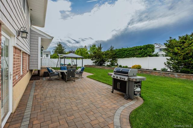 27 Nottinghill Drive, Massapequa, NY 11758