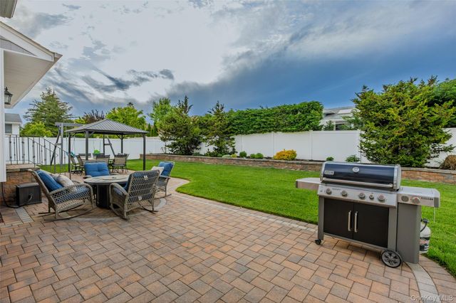 27 Nottinghill Drive, Massapequa, NY 11758
