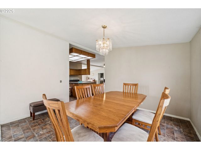 609 Ne SOUTH SHORE Rd, Portland, OR 97211