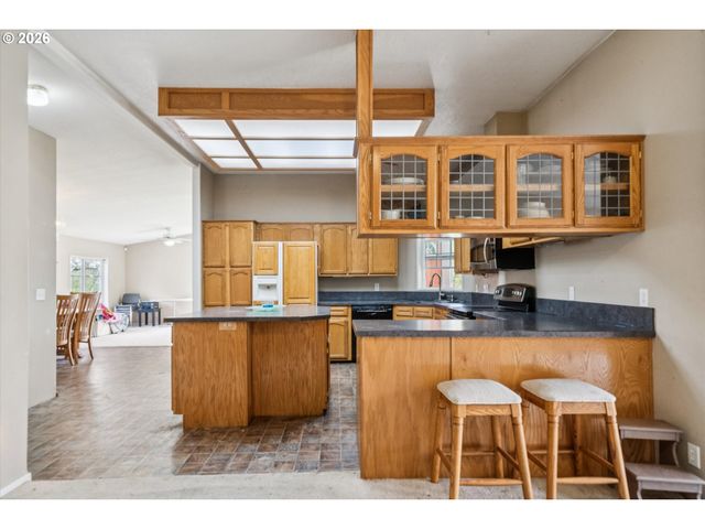 609 Ne SOUTH SHORE Rd, Portland, OR 97211