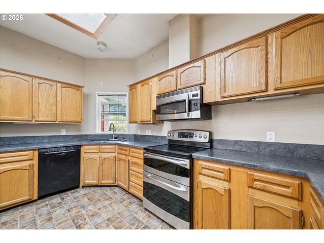 609 Ne SOUTH SHORE Rd, Portland, OR 97211