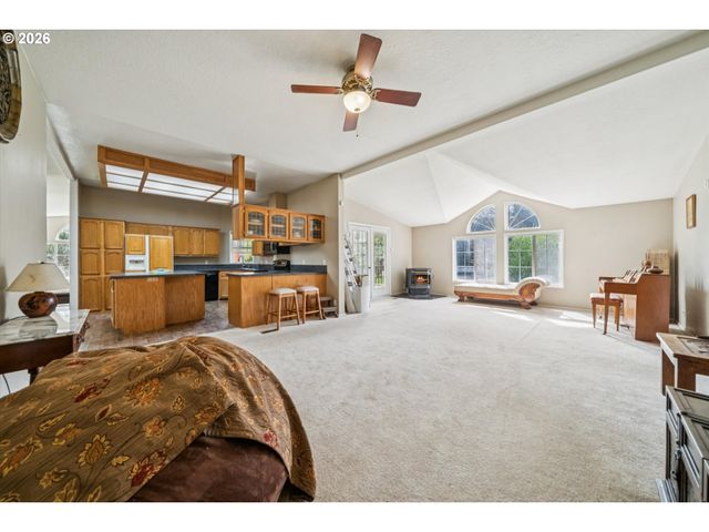 609 Ne SOUTH SHORE Rd, Portland, OR 97211