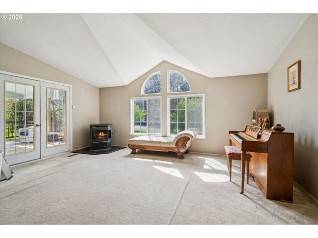 609 Ne SOUTH SHORE Rd, Portland, OR 97211