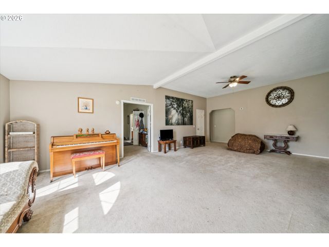 609 Ne SOUTH SHORE Rd, Portland, OR 97211