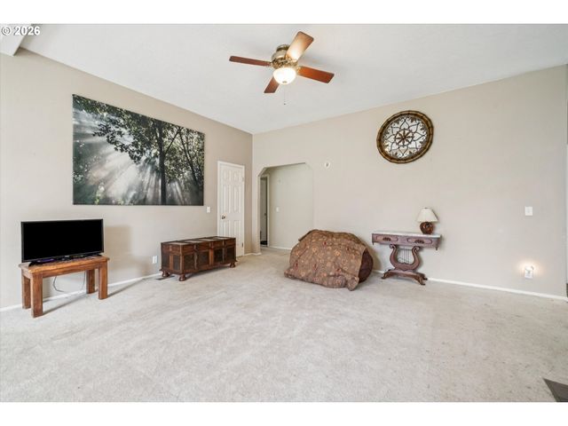 609 Ne SOUTH SHORE Rd, Portland, OR 97211