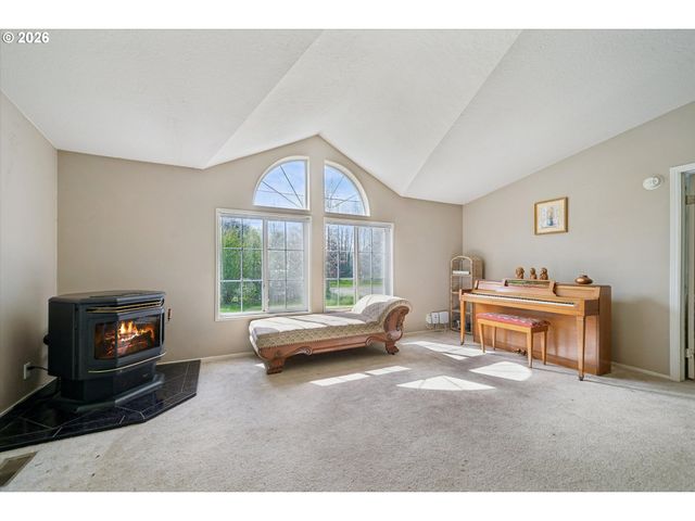 609 Ne SOUTH SHORE Rd, Portland, OR 97211