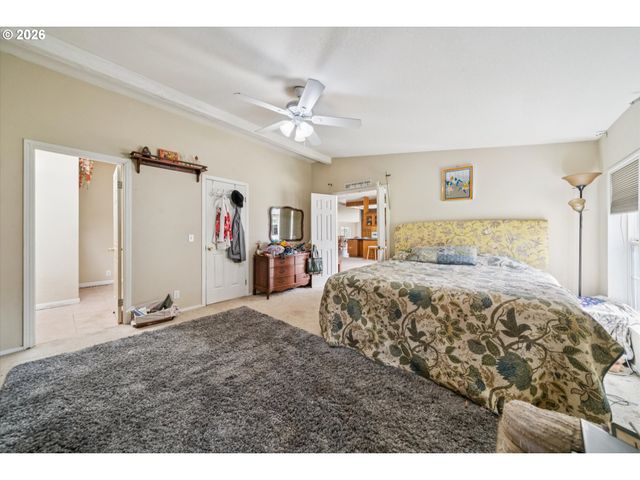 609 Ne SOUTH SHORE Rd, Portland, OR 97211