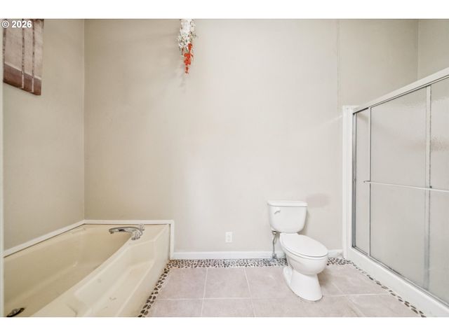 609 Ne SOUTH SHORE Rd, Portland, OR 97211