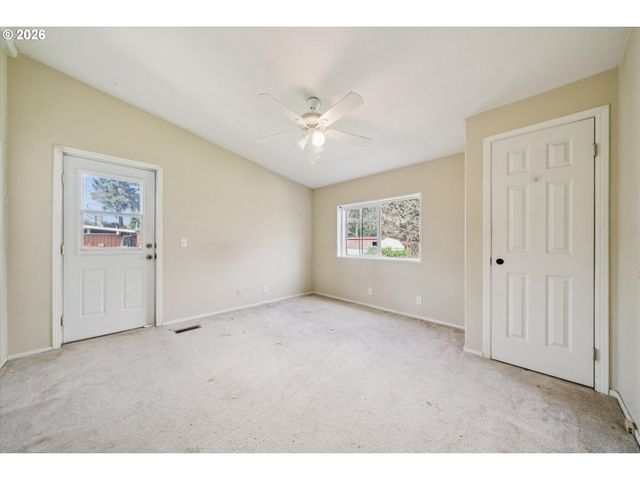 609 Ne SOUTH SHORE Rd, Portland, OR 97211