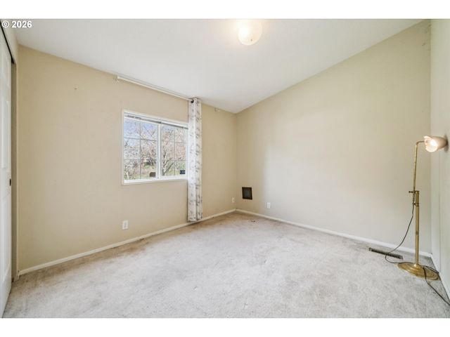 609 Ne SOUTH SHORE Rd, Portland, OR 97211