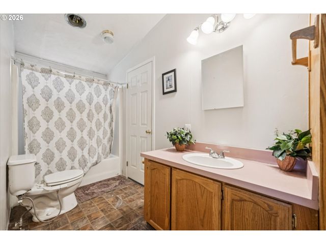 609 Ne SOUTH SHORE Rd, Portland, OR 97211