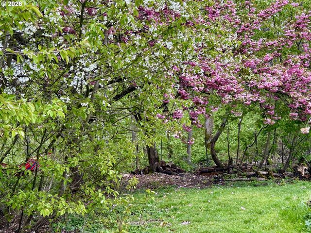 609 Ne SOUTH SHORE Rd, Portland, OR 97211