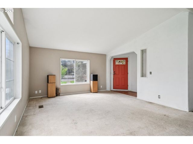 609 Ne SOUTH SHORE Rd, Portland, OR 97211