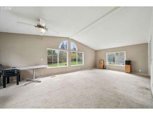 609 Ne SOUTH SHORE Rd, Portland, OR 97211