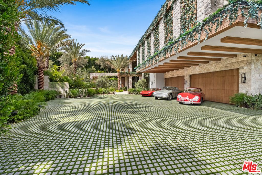 Image 1 of property listing at 1360 Laurel Way, Beverly Hills, CA 90210