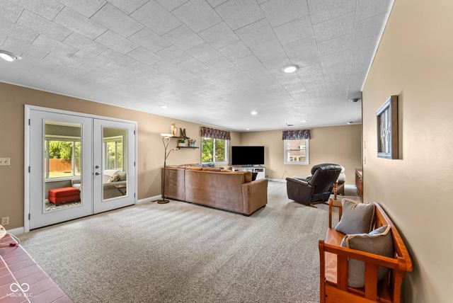 105 W Summit Street, Brownstown, IN 47220